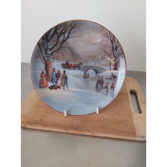 Collectors Plate, W. L. George "Holiday Skaters" by Lloyd Garrison, First Issue, - Picture 2 of 4